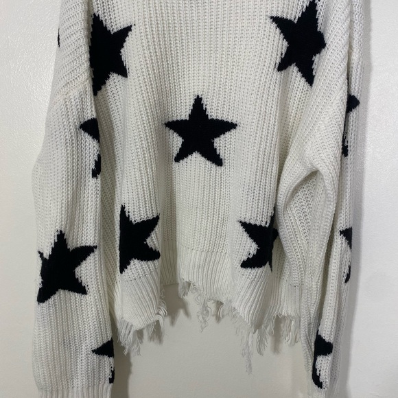 Rue+ 2X Black and White Star Fringe Sweater - Picture 2 of 6